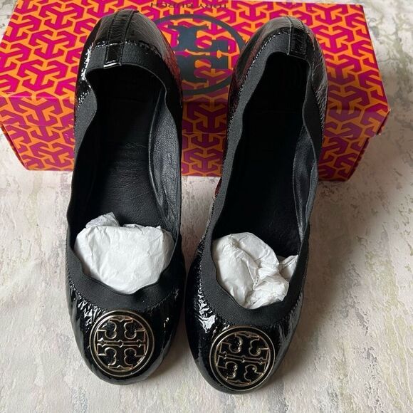 Tory Burch Caroline black patent gold naplak elastic ballet flat - Picture 11 of 15